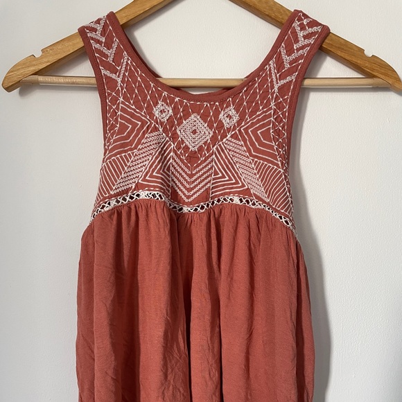 🤩 Forever 21 crop top with embroidered yoke and gathers - Picture 4 of 5